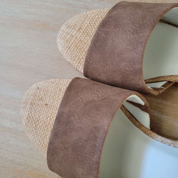 Low Heeled Sandals Brown - Picture 7 of 11